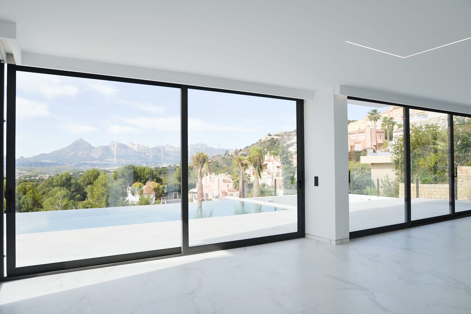 5 bedroom Villa for sale in Altea - € 2,350,000 (Ref: 9061370)