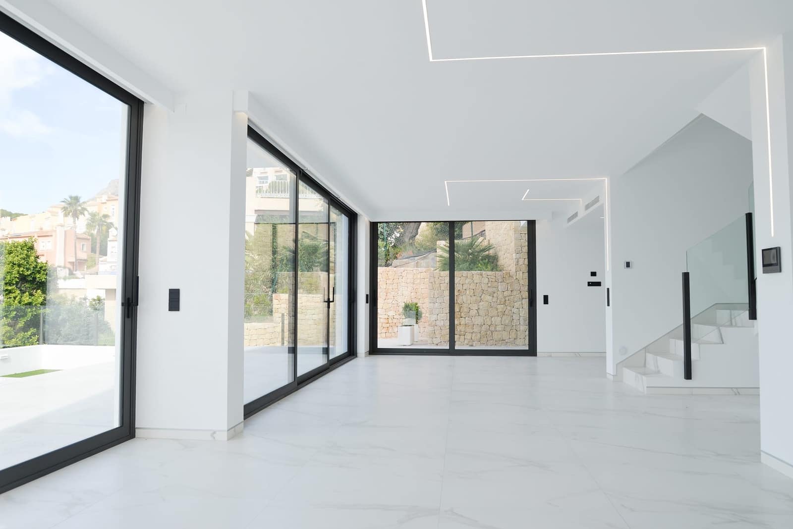 5 bedroom Villa for sale in Altea - € 2,350,000 (Ref: 9061370)