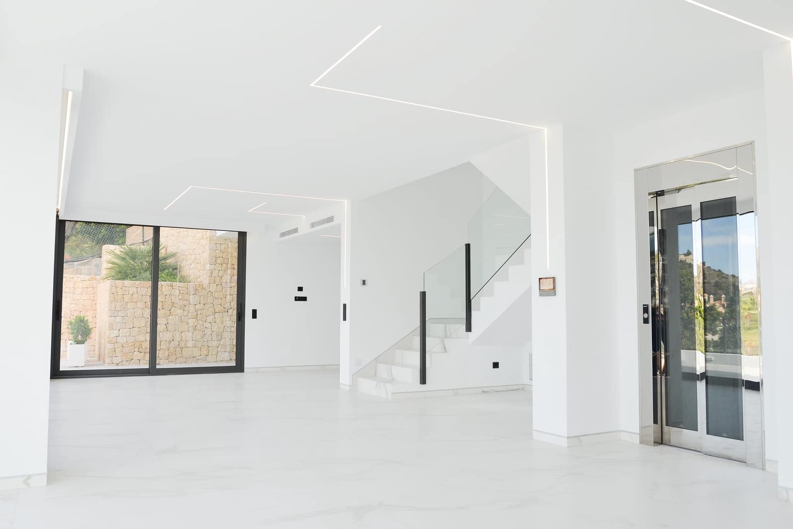 5 bedroom Villa for sale in Altea - € 2,350,000 (Ref: 9061370)