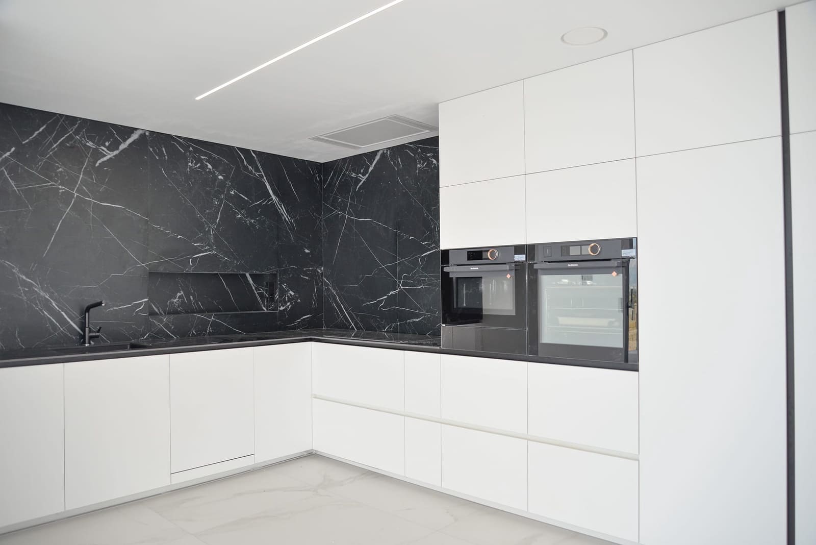 5 bedroom Villa for sale in Altea - € 2,350,000 (Ref: 9061370)