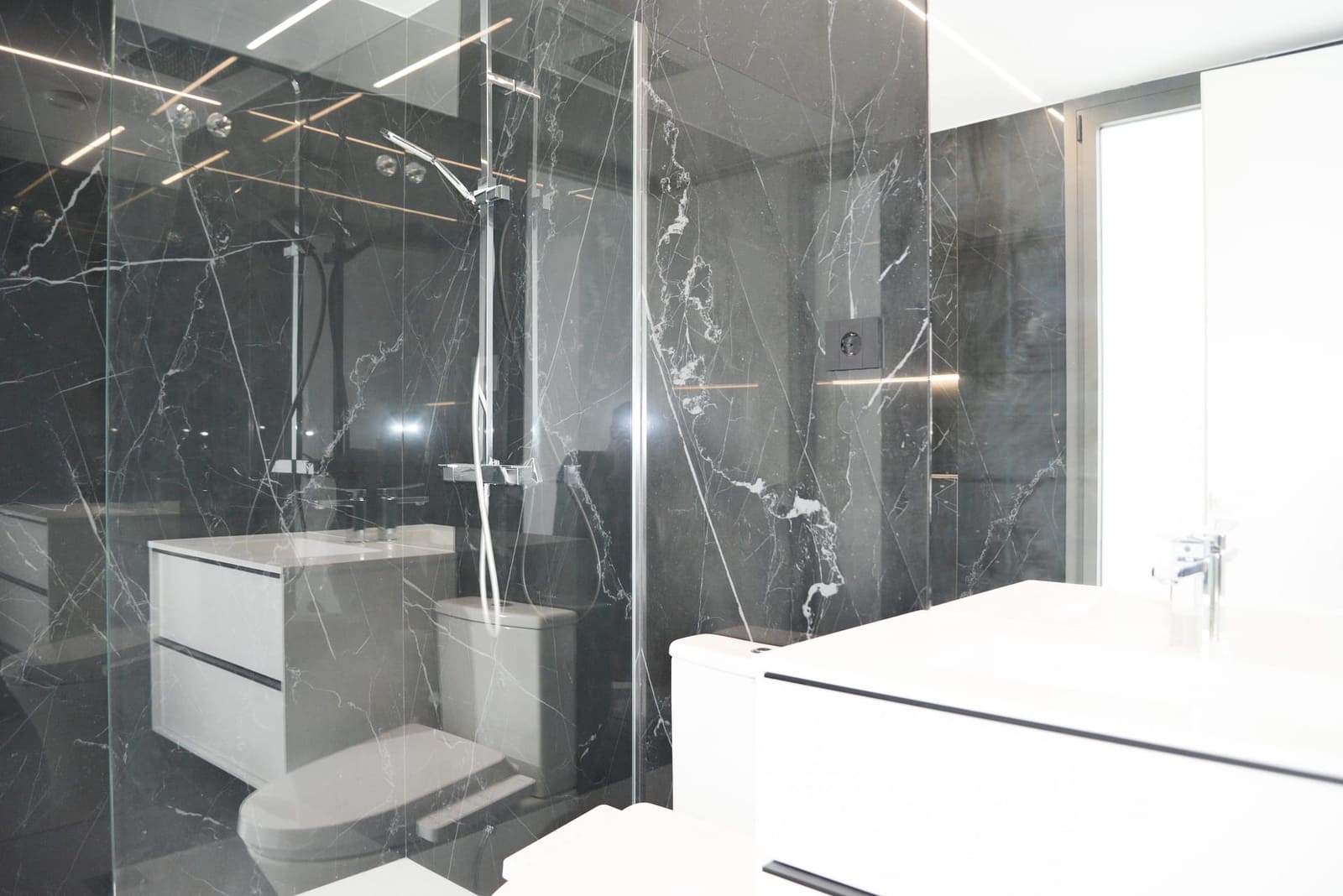 5 bedroom Villa for sale in Altea - € 2,350,000 (Ref: 9061370)