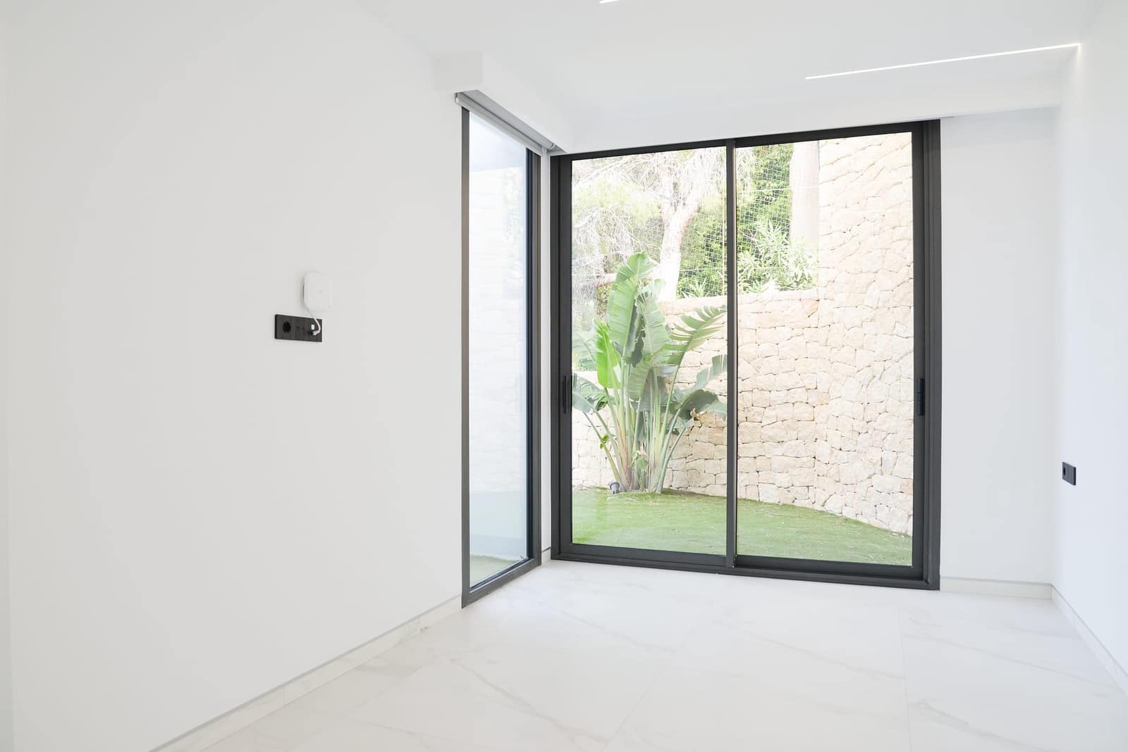 5 bedroom Villa for sale in Altea - € 2,350,000 (Ref: 9061370)