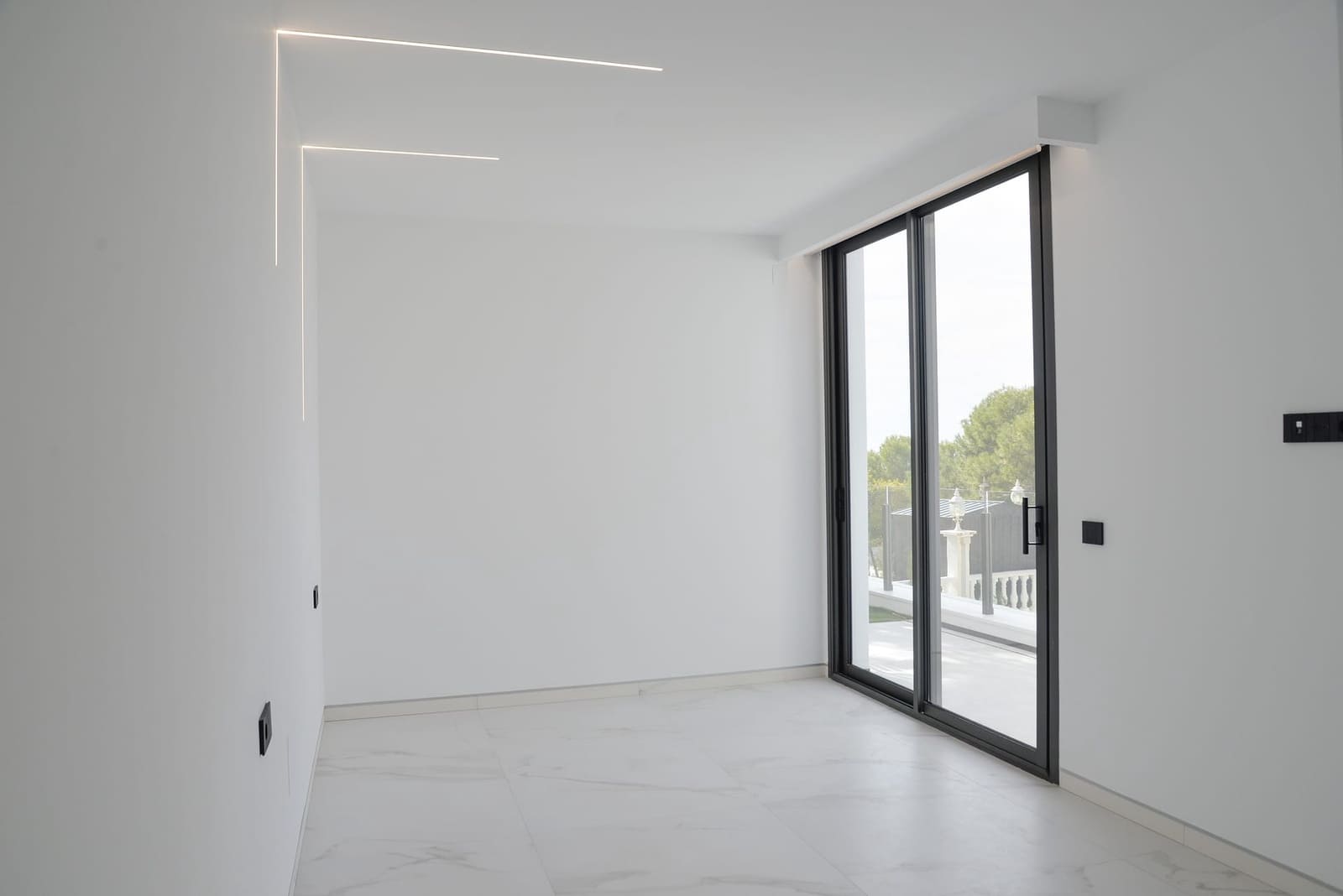 5 bedroom Villa for sale in Altea - € 2,350,000 (Ref: 9061370)