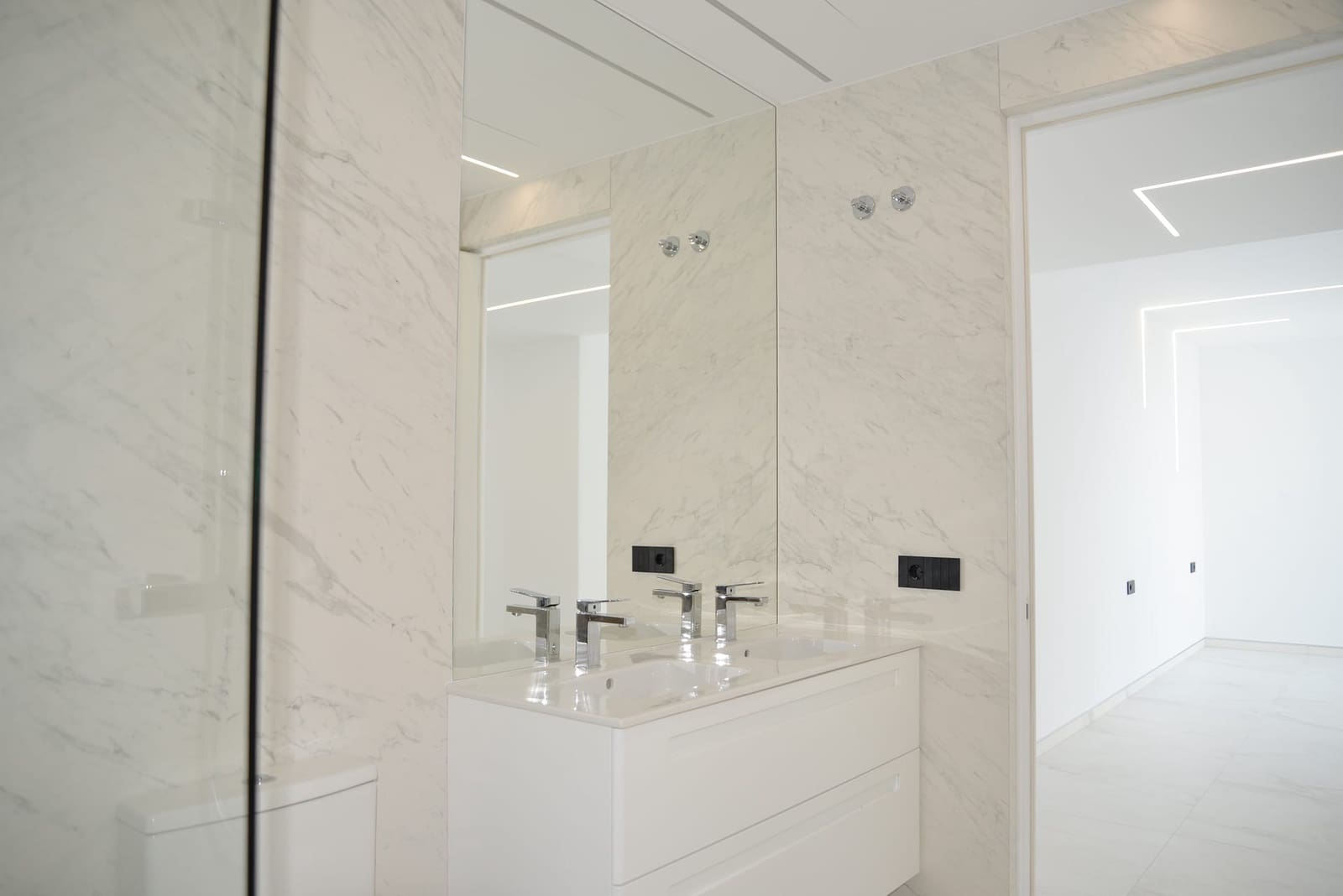 5 bedroom Villa for sale in Altea - € 2,350,000 (Ref: 9061370)