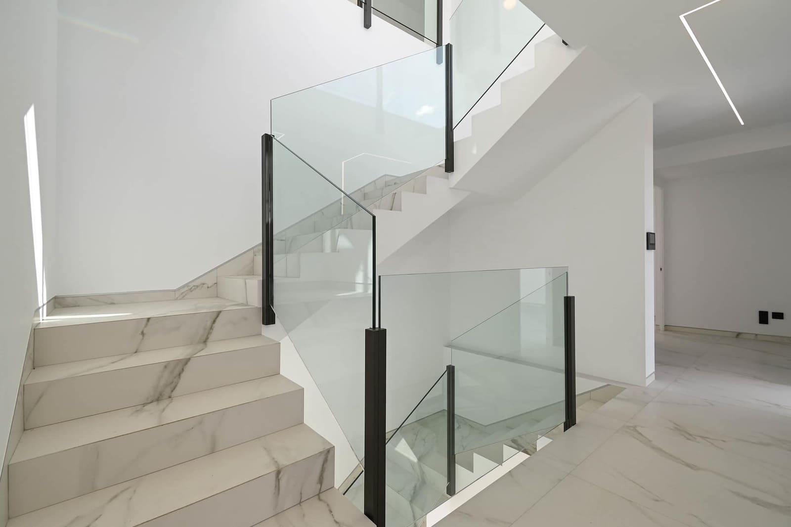 5 bedroom Villa for sale in Altea - € 2,350,000 (Ref: 9061370)