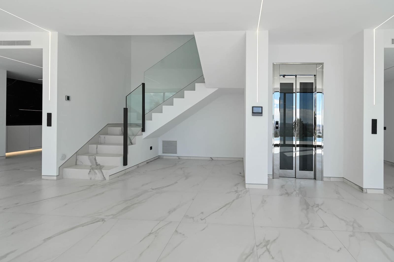 5 bedroom Villa for sale in Altea - € 2,350,000 (Ref: 9061370)