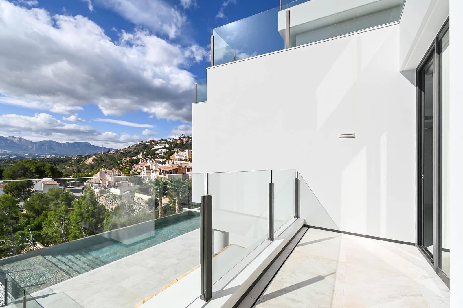 5 bedroom Villa for sale in Altea - € 2,350,000 (Ref: 9061370)