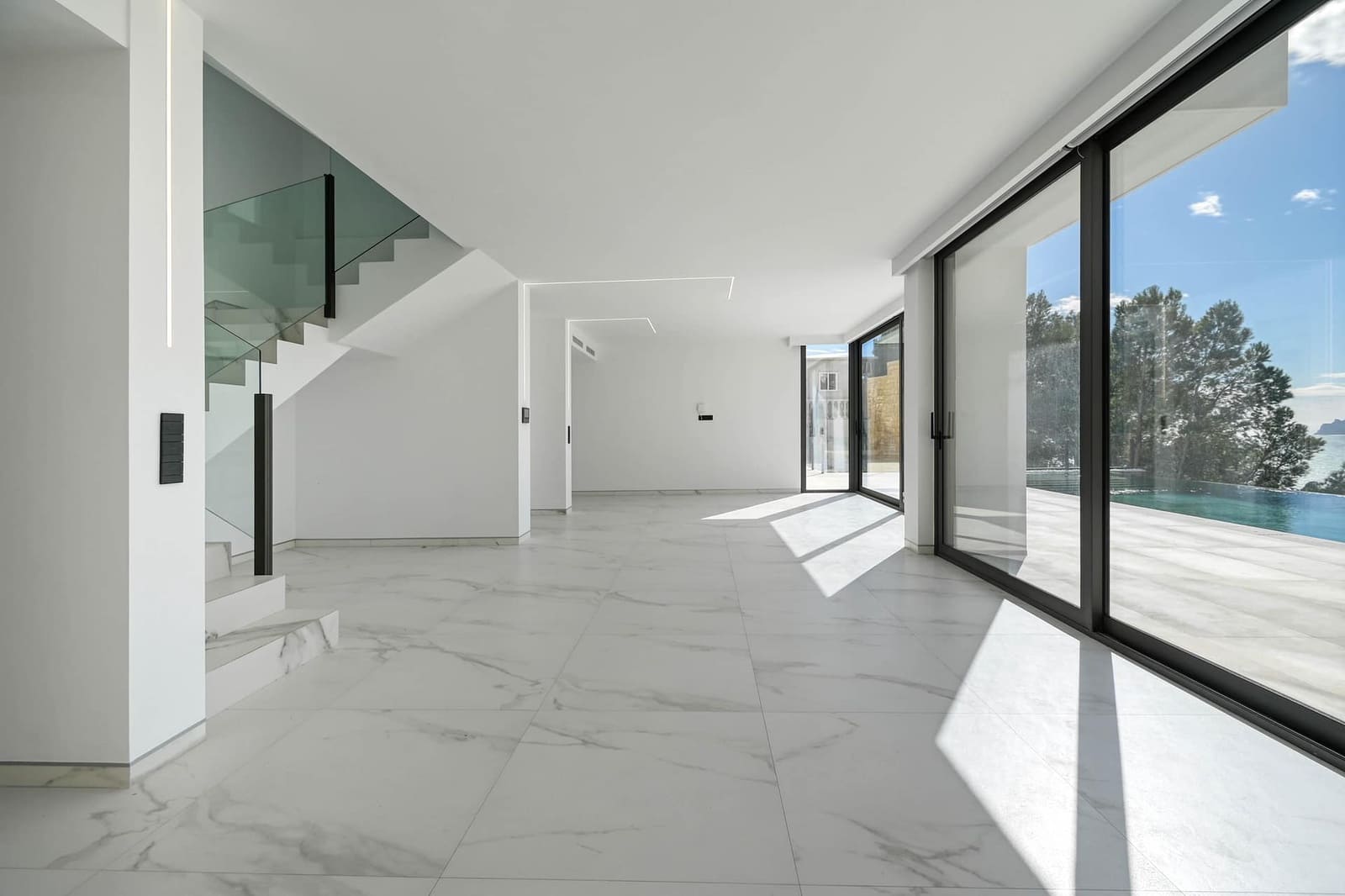 5 bedroom Villa for sale in Altea - € 2,350,000 (Ref: 9061370)