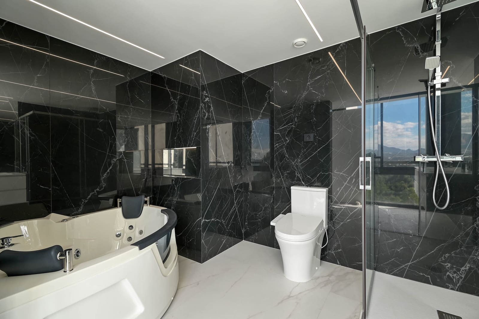 5 bedroom Villa for sale in Altea - € 2,350,000 (Ref: 9061370)