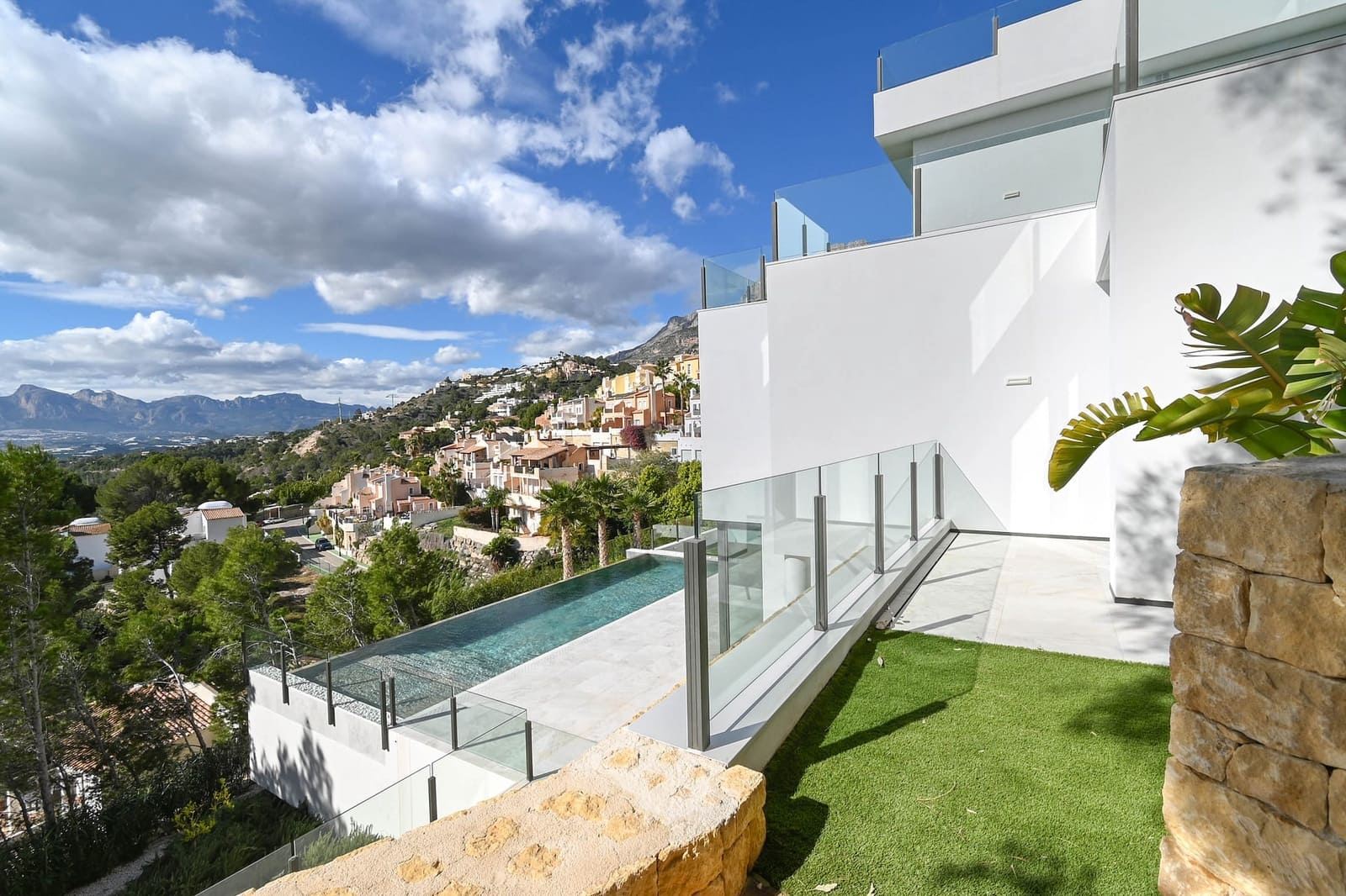 5 bedroom Villa for sale in Altea - € 2,350,000 (Ref: 9061370)
