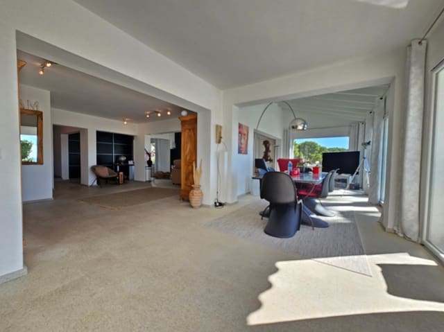 5 bedroom Villa for sale in Moraira, Teulada-Moraira with pool - € 1,585,000 (Ref: 9061379)