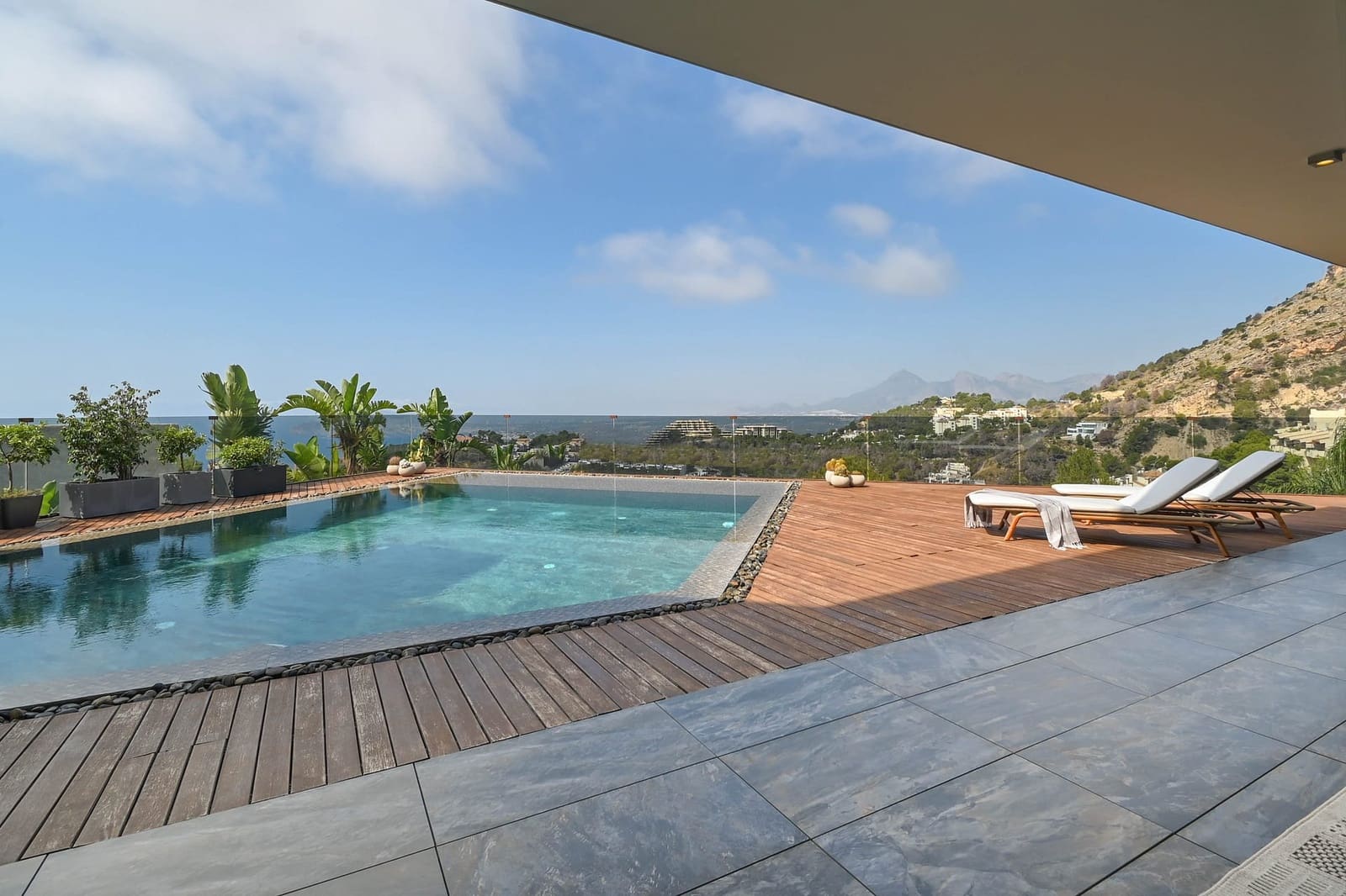 3 bedroom Villa for sale in Altea - € 2,650,000 (Ref: 9061385)