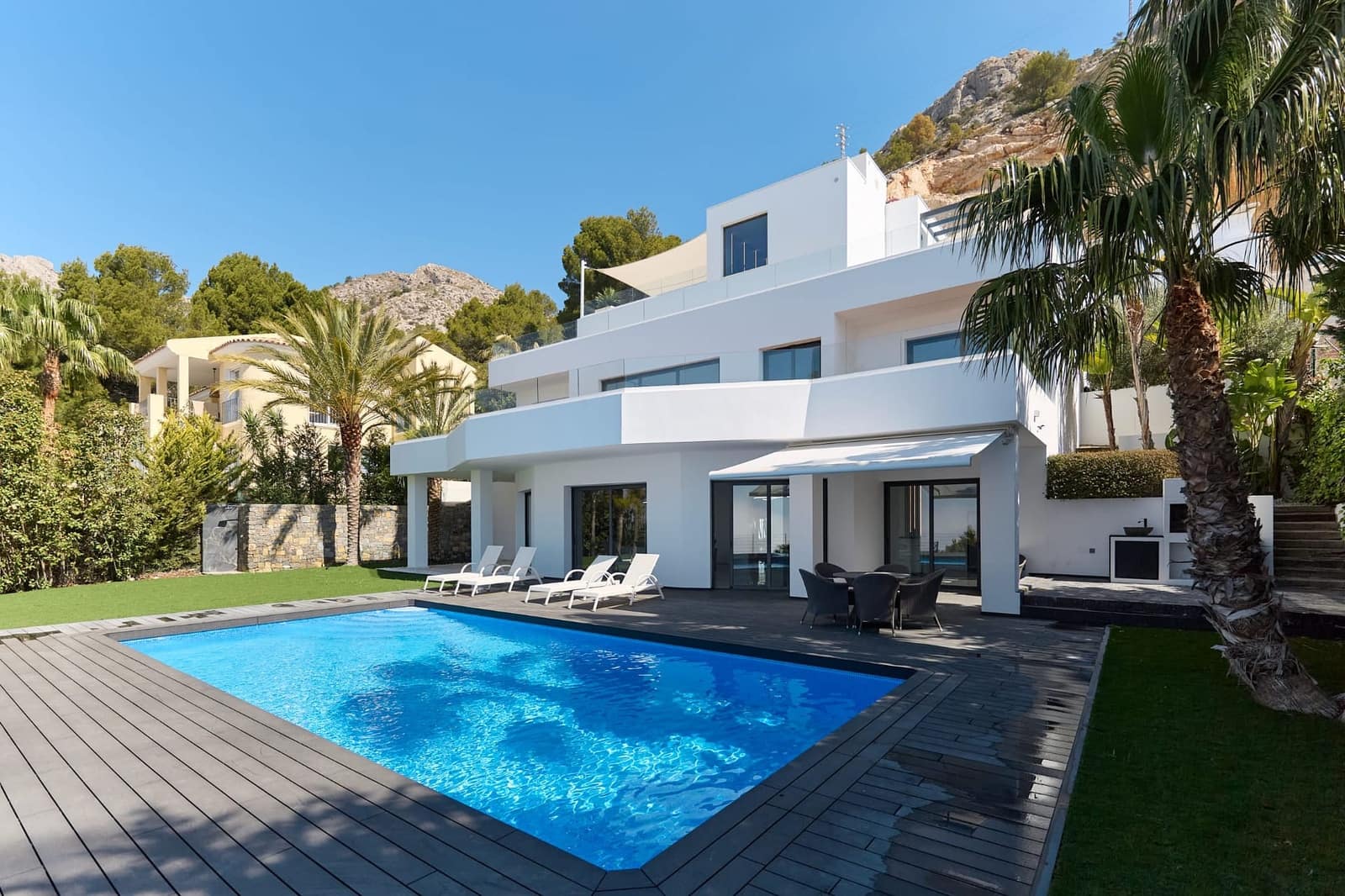5 bedroom Villa for sale in Altea - € 2,180,000 (Ref: 9061386)