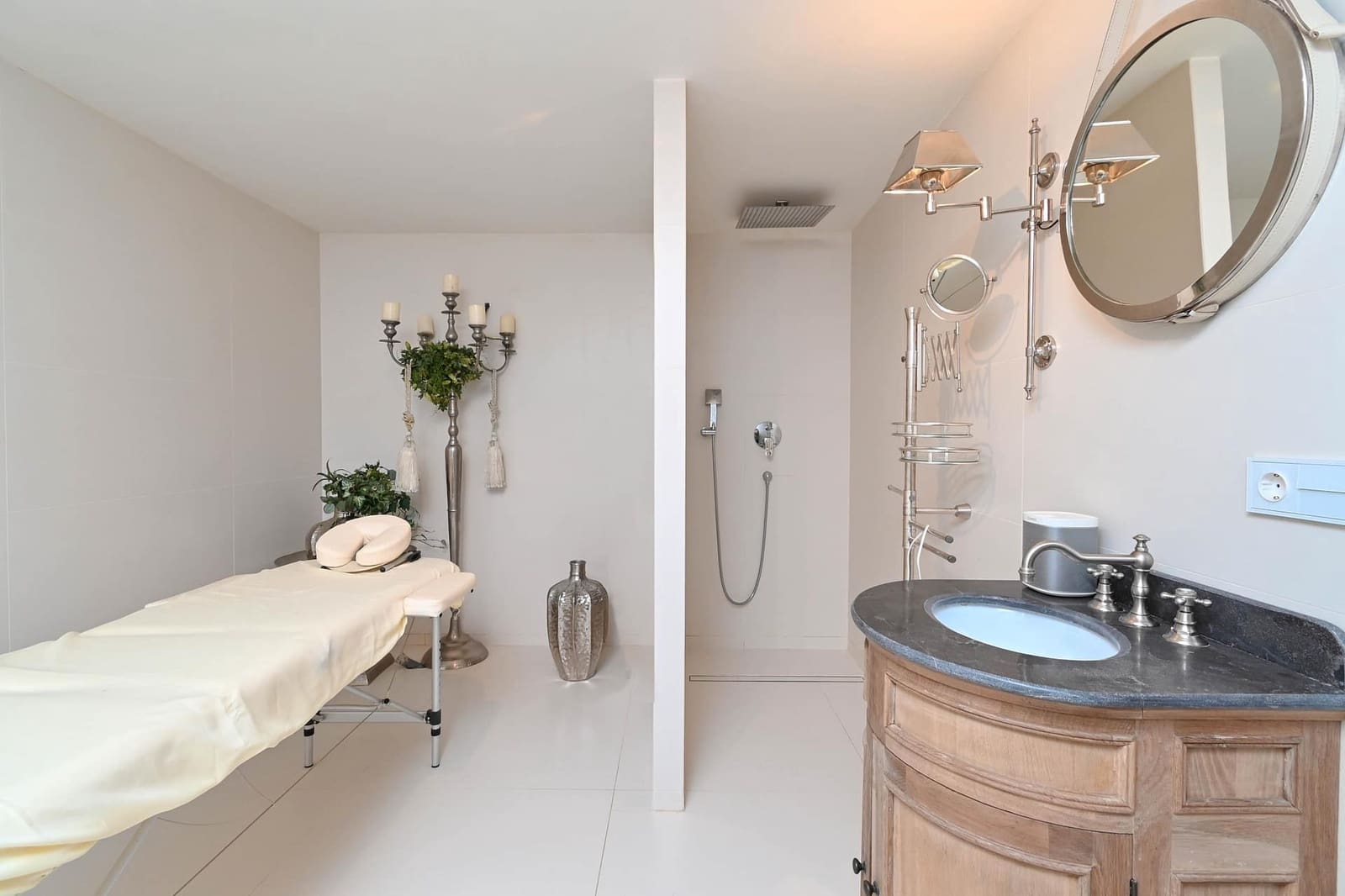 4 bedroom Villa for sale in Moraira - € 5,850,000 (Ref: 9061387)