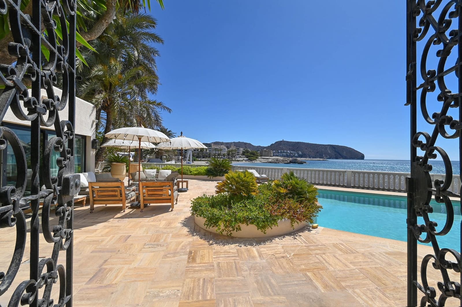 4 bedroom Villa for sale in Moraira - € 5,850,000 (Ref: 9061387)