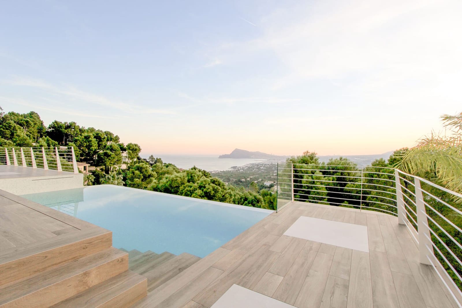 4 bedroom Villa for sale in Altea - € 1,750,000 (Ref: 9061391)