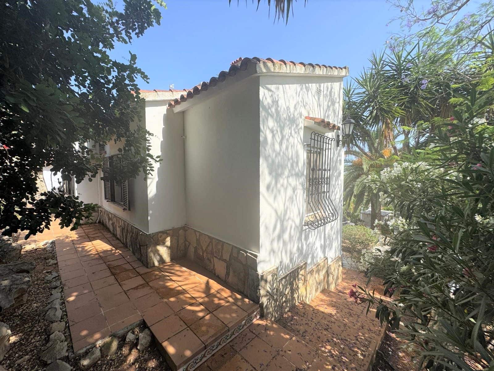 4 bedroom Villa for sale in Denia with pool garage - € 595,000 (Ref: 9100034)