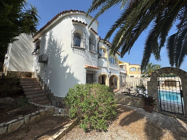 4 quarto Moradia para venda em Dénia com piscina garagem - 595 000 € (Ref: 9100034)