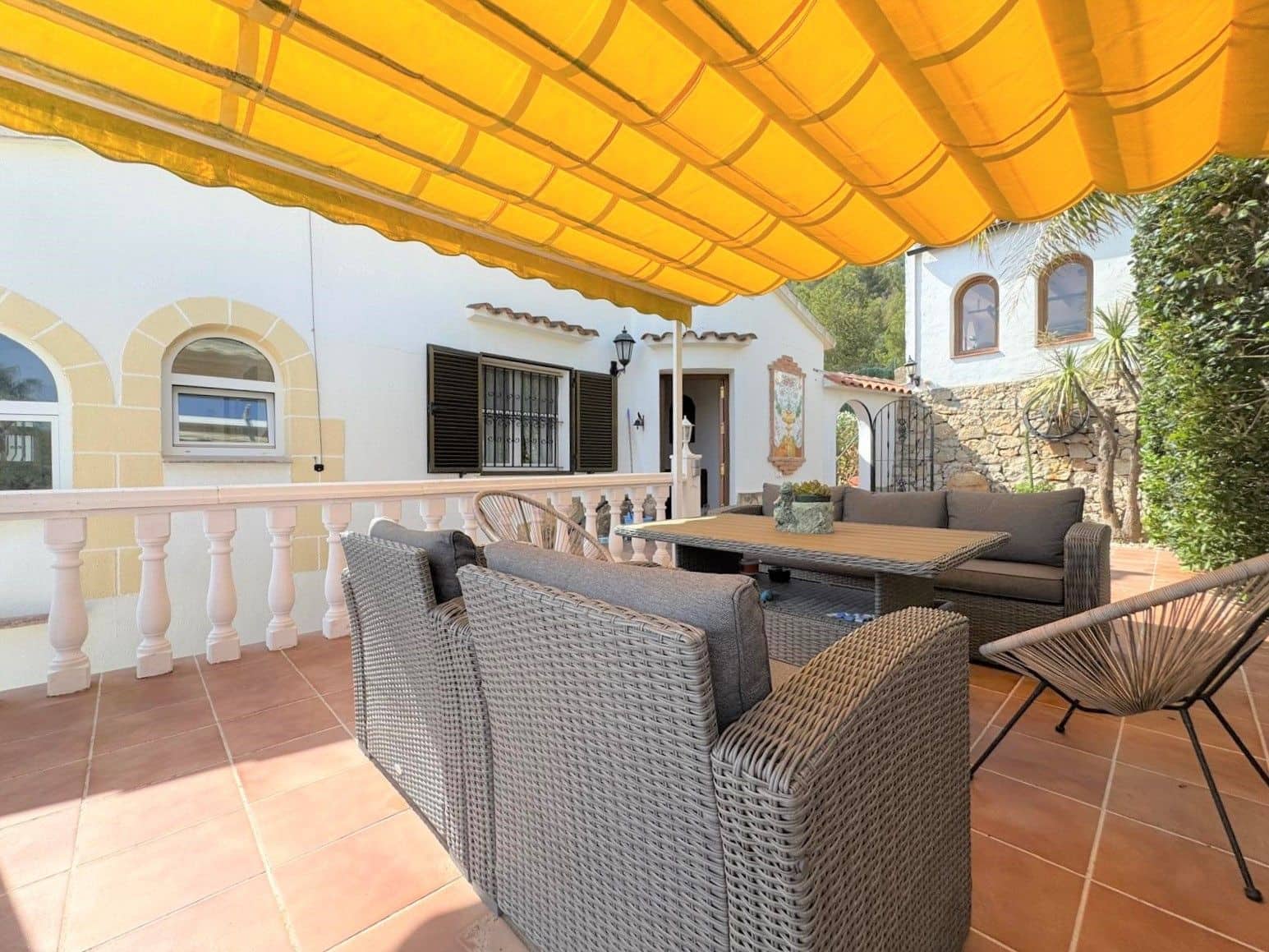 4 sypialnia Willa na sprzedaż w Denia z basenem garażem - 565 000 € (Ref: 9100034)