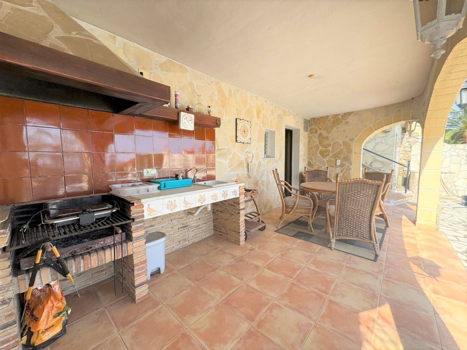 4 sypialnia Willa na sprzedaż w Denia z basenem garażem - 565 000 € (Ref: 9100034)