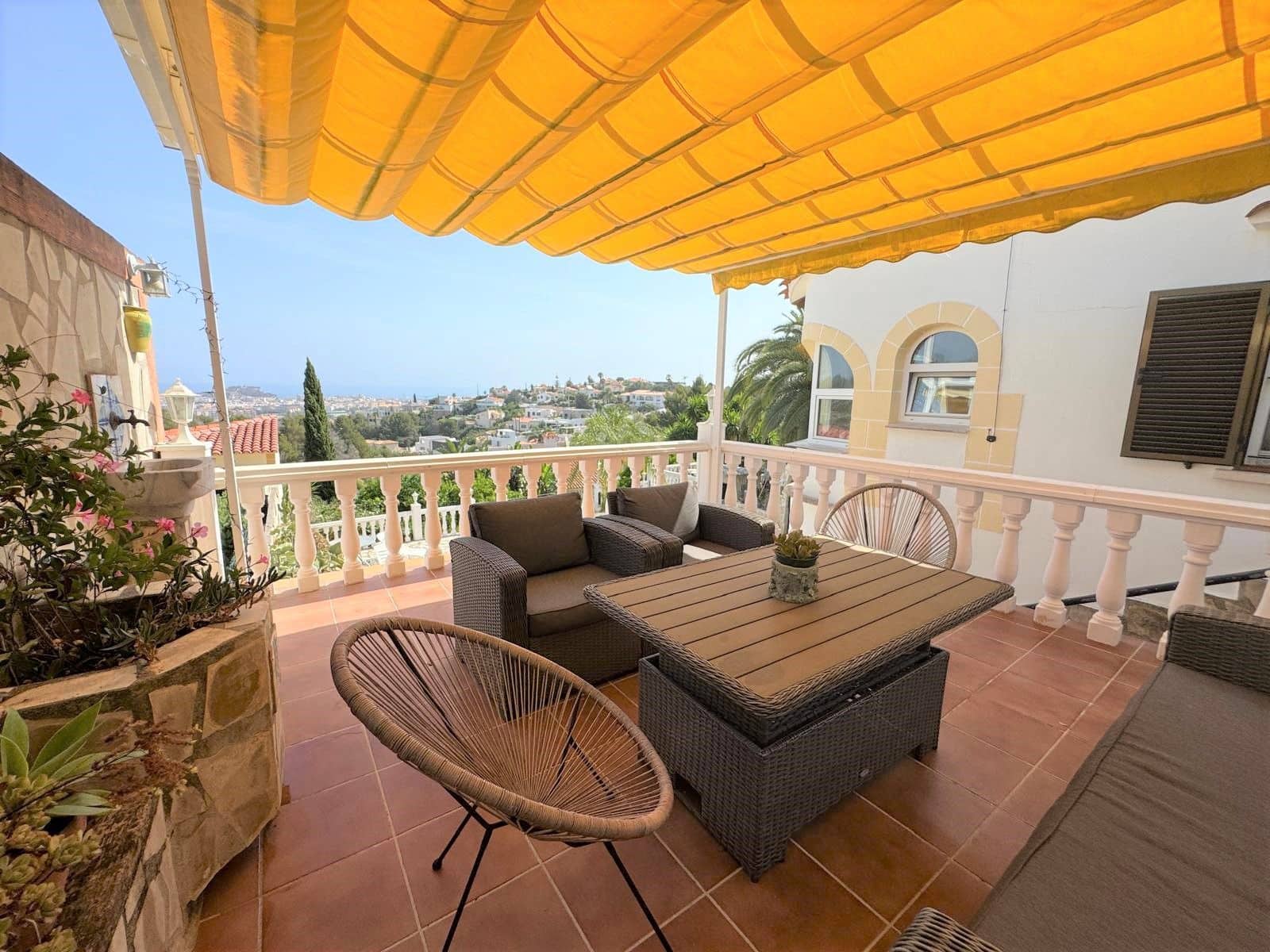 4 sypialnia Willa na sprzedaż w Denia z basenem garażem - 565 000 € (Ref: 9100034)