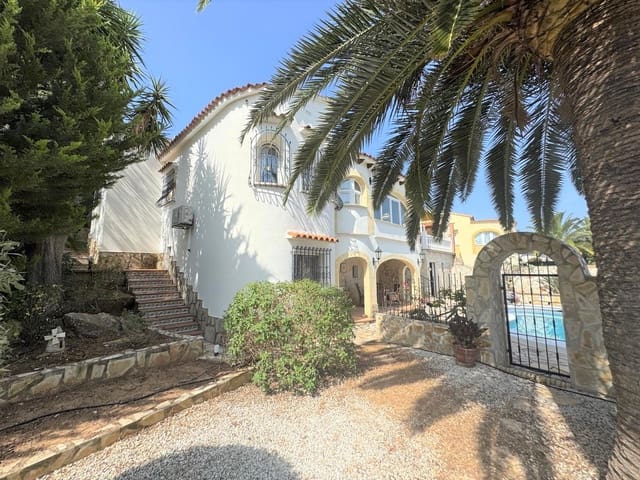 4 sypialnia Willa na sprzedaż w Dénia z basenem garażem - 565 000 € (Ref: 9100034)