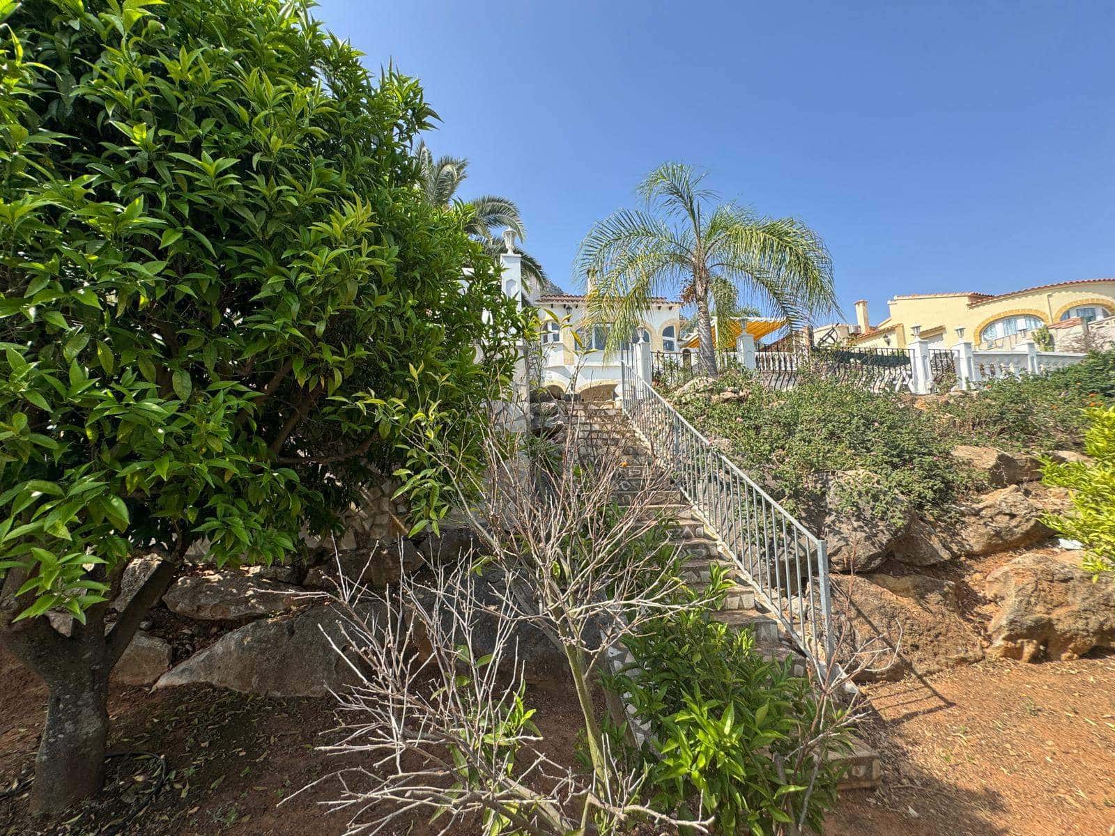 4 sypialnia Willa na sprzedaż w Denia z basenem garażem - 565 000 € (Ref: 9100034)