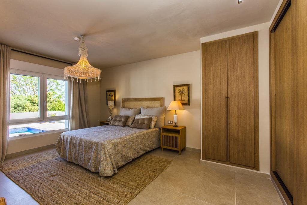 4 bedroom Villa for sale in Denia with pool garage - € 1,390,000 (Ref: 9100163)