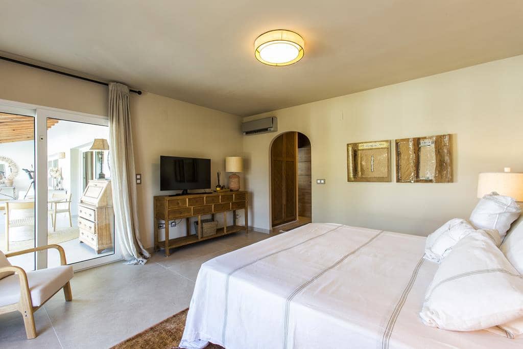 4 bedroom Villa for sale in Denia with pool garage - € 1,390,000 (Ref: 9100163)