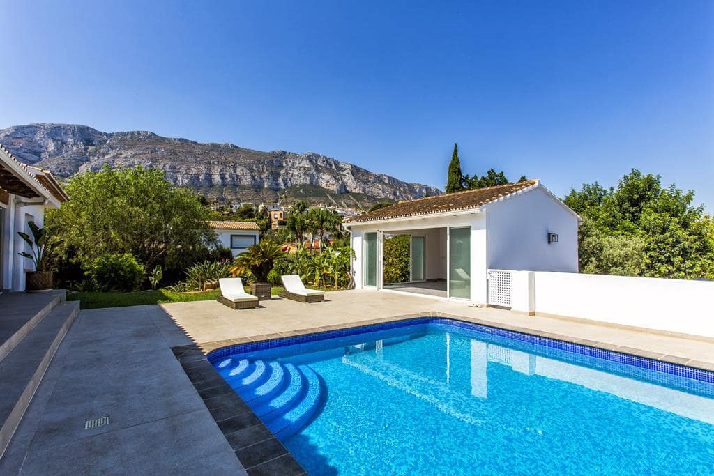 4 bedroom Villa for sale in Denia with pool garage - € 1,390,000 (Ref: 9100163)