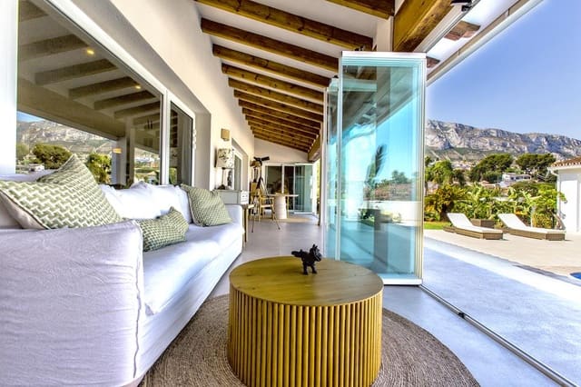 Chalet de 4 habitaciones en Dénia en venta con piscina garaje - 1.390.000 € (Ref: 9100163)