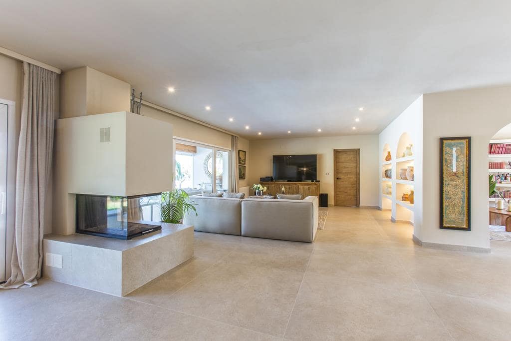 4 bedroom Villa for sale in Denia with pool garage - € 1,390,000 (Ref: 9100163)
