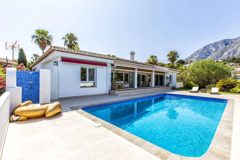 4 bedroom Villa for sale in Denia with pool garage - € 1,390,000 (Ref: 9100163)