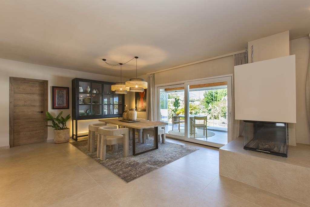 4 bedroom Villa for sale in Denia with pool garage - € 1,390,000 (Ref: 9100163)