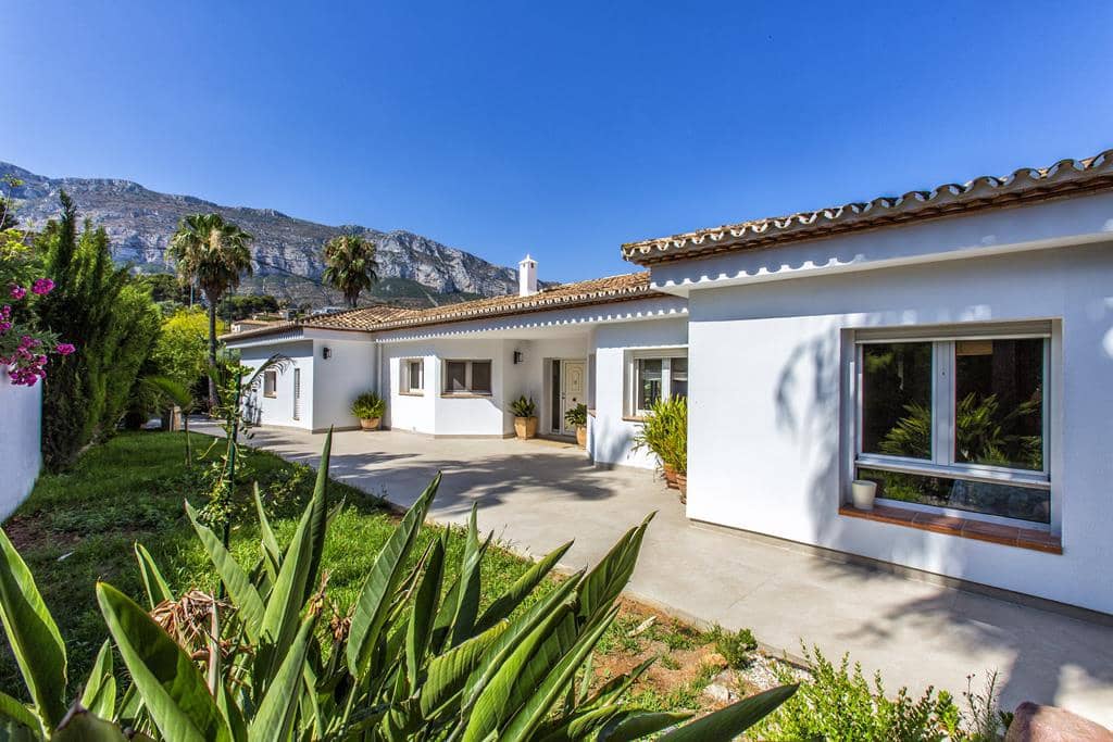 4 bedroom Villa for sale in Denia with pool garage - € 1,390,000 (Ref: 9100163)