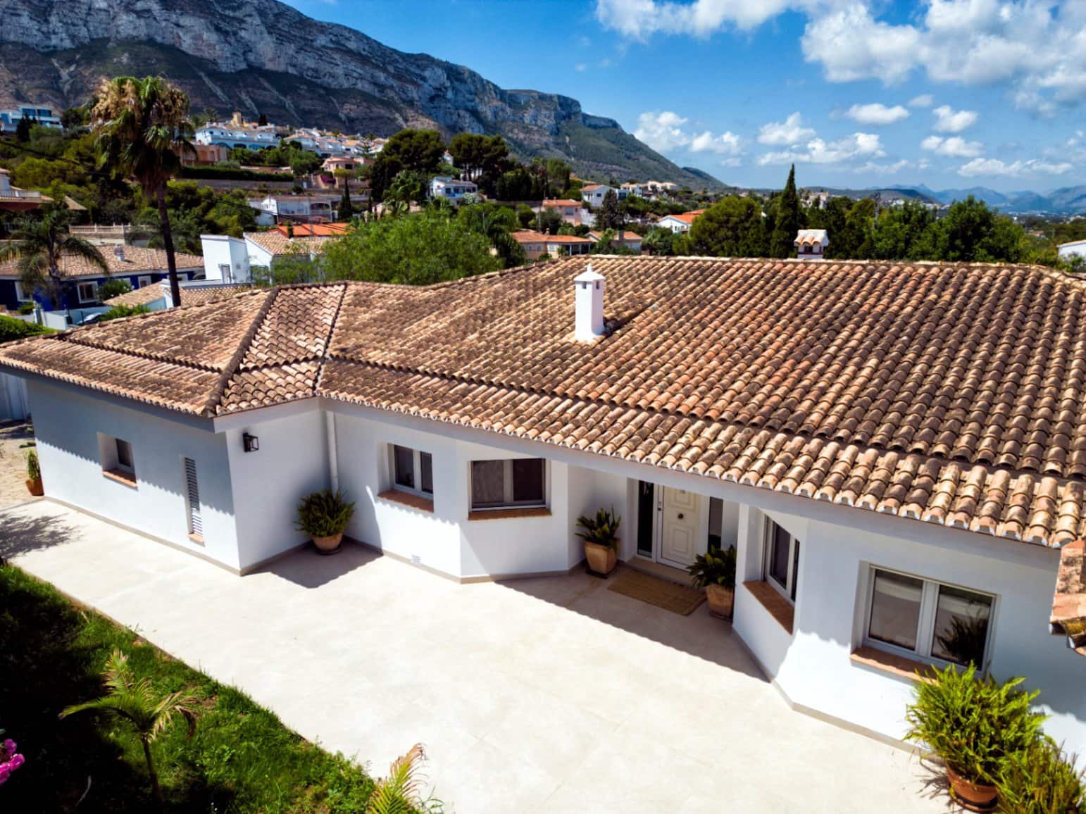4 bedroom Villa for sale in Denia with pool garage - € 1,390,000 (Ref: 9100163)