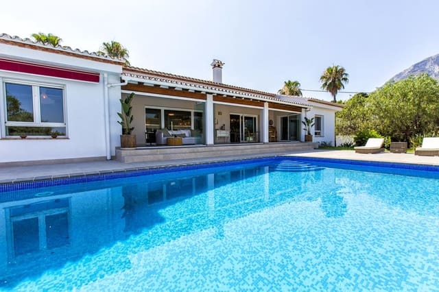 4 sypialnia Willa na sprzedaż w Dénia z basenem garażem - 1 290 000 € (Ref: 9100163)