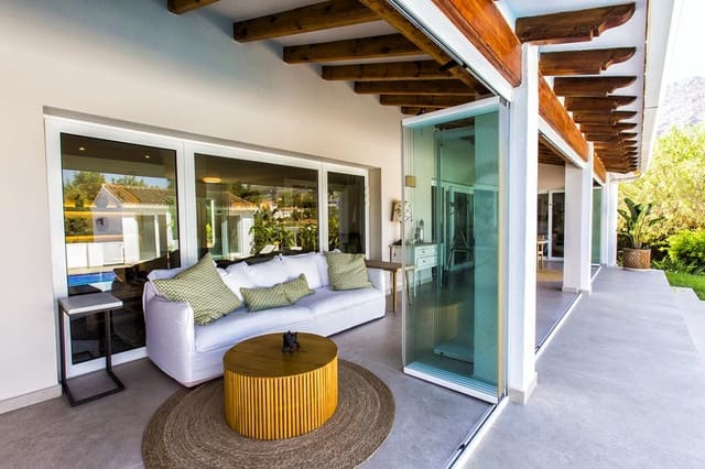 4 sypialnia Willa na sprzedaż w Dénia z basenem garażem - 1 290 000 € (Ref: 9100163)