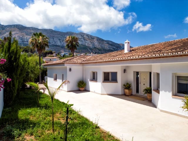 4 sypialnia Willa na sprzedaż w Dénia z basenem garażem - 1 290 000 € (Ref: 9100163)