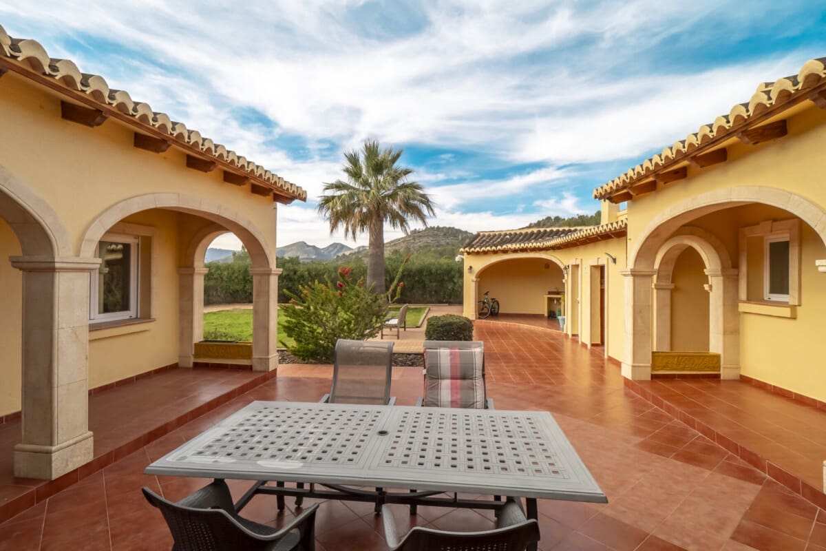 4 bedroom Villa for sale in Gata de Gorgos - € 629,000 (Ref: 9100166)