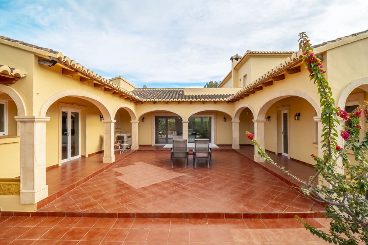 4 bedroom Villa for sale in Gata de Gorgos - € 629,000 (Ref: 9100166)