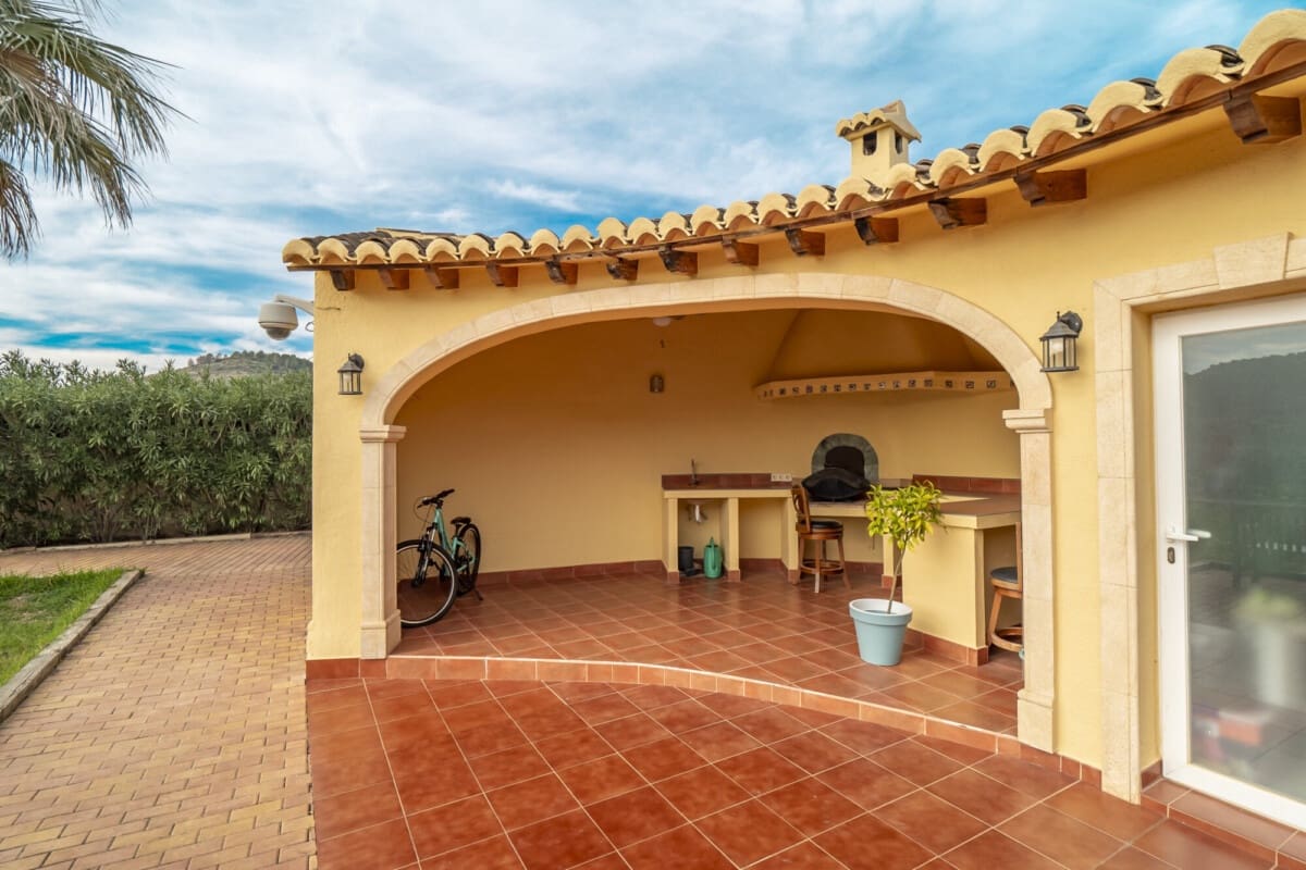 4 bedroom Villa for sale in Gata de Gorgos - € 629,000 (Ref: 9100166)