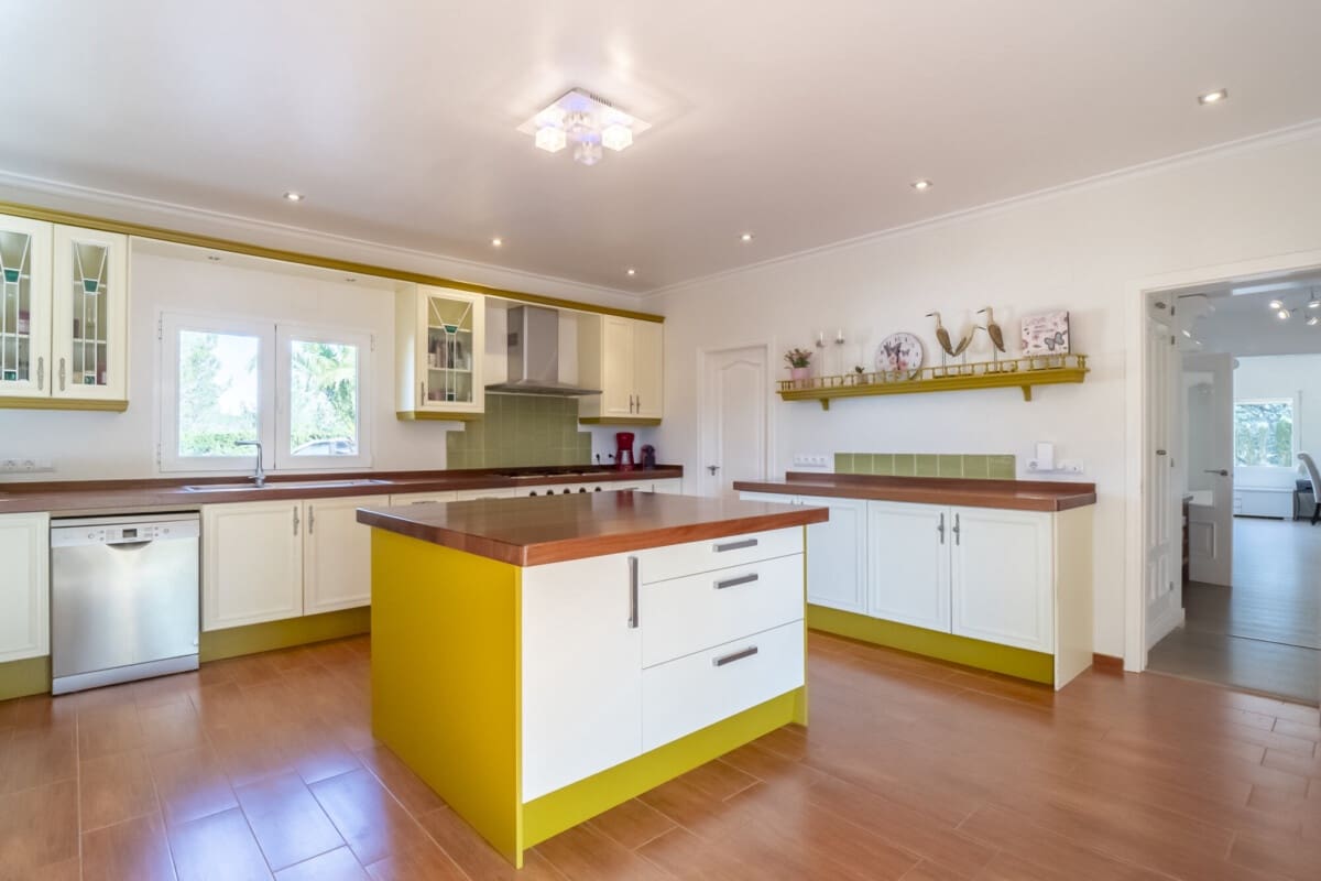 4 bedroom Villa for sale in Gata de Gorgos - € 629,000 (Ref: 9100166)