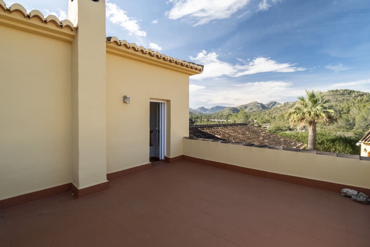 4 bedroom Villa for sale in Gata de Gorgos - € 629,000 (Ref: 9100166)