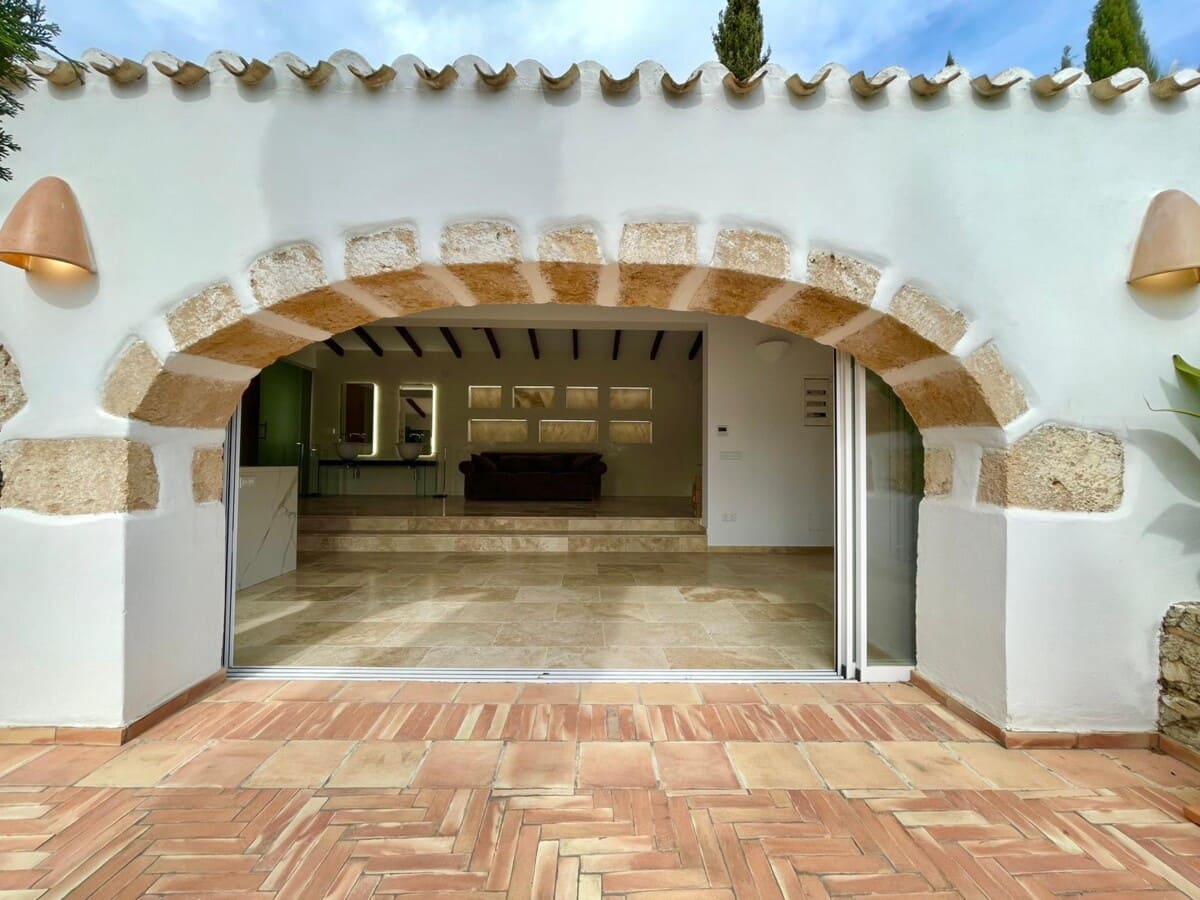 5 bedroom Villa for sale in Javea / Xabia with pool - € 950,000 (Ref: 9100172)