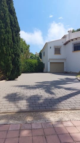 Chalet de 4 habitaciones en Javea / Xàbia en venta con piscina - 695.000 € (Ref: 9100176)