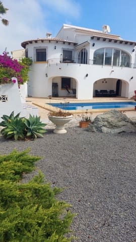 Chalet de 4 habitaciones en Javea / Xàbia en venta con piscina - 695.000 € (Ref: 9100176)