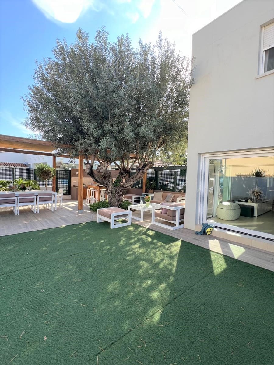 2 soveværelse Rækkehus til leje i Denia med garage - € 1.800 (Ref: 9144662)