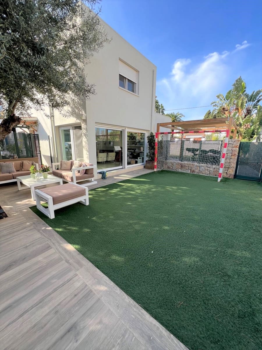 2 soveværelse Rækkehus til leje i Denia med garage - € 1.800 (Ref: 9144662)