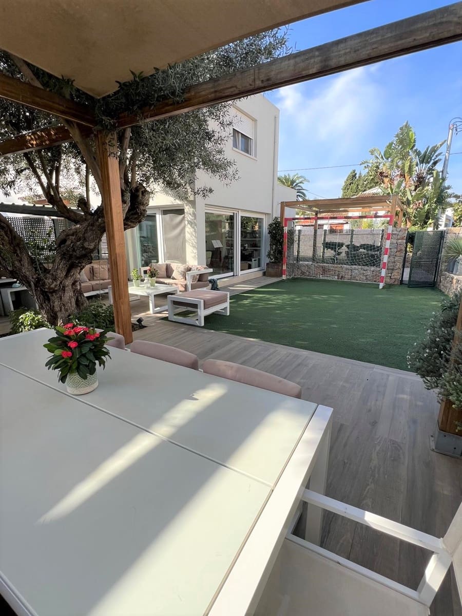 2 soveværelse Rækkehus til leje i Denia med garage - € 1.800 (Ref: 9144662)